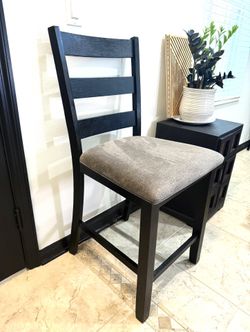 4 Counter Height Chairs /Stools