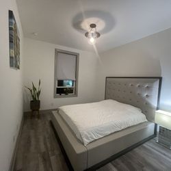 Wade Logan Carlina Queen Upholstered Bed – Excellent Condition