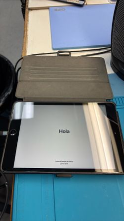 Apple iPad Mini unlocked with Folio Case and screen protector