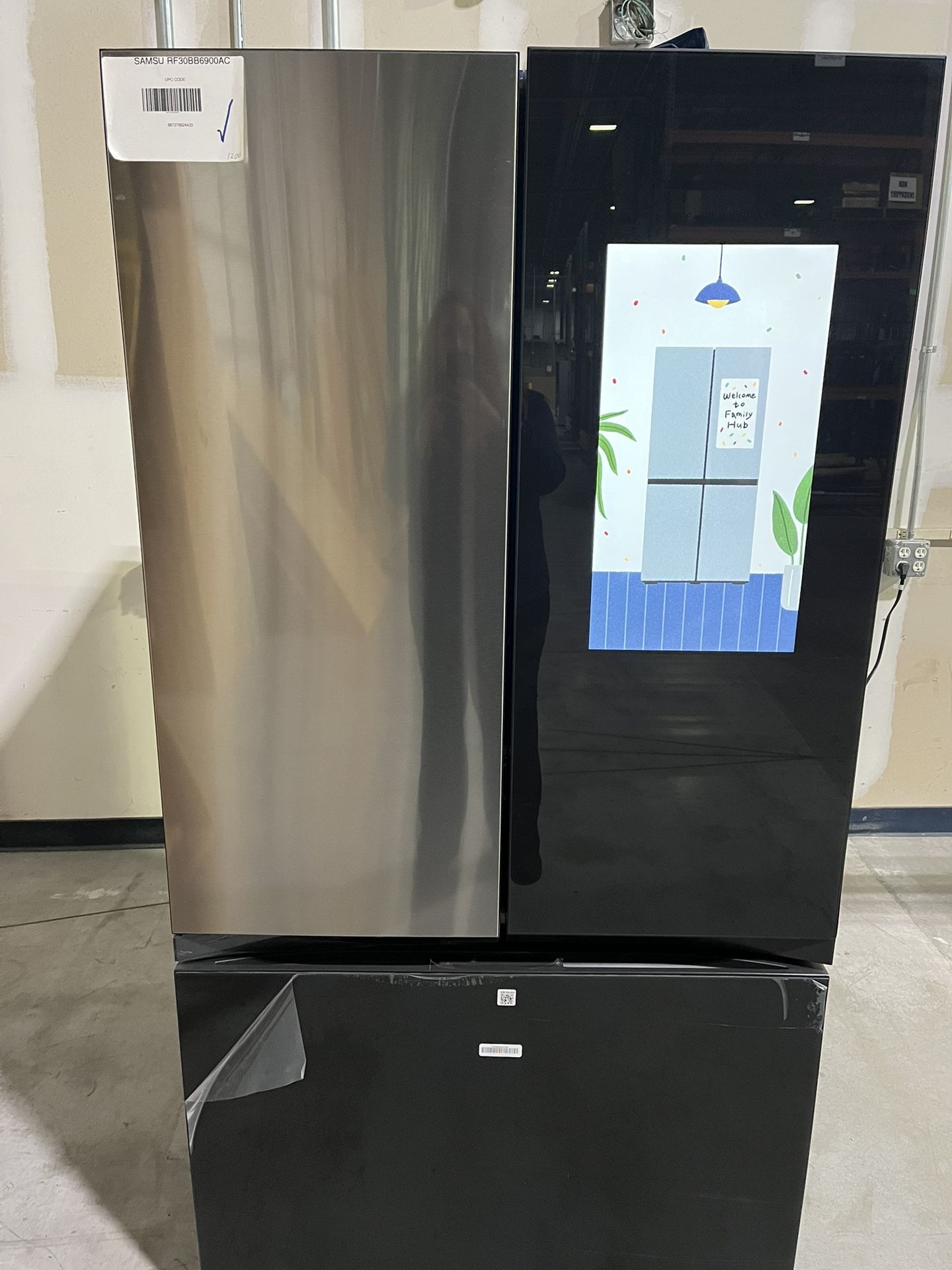 Samsung Fridge - Bespoke Refrigerator (30 cu. ft.) – Full Depth - Family Hub - Panel – Customizable Door Panel Inc - Model: RF30BB6900AC - MSRP 3450