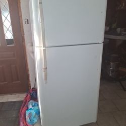 Kennmoore Refrigerator / Top ZFrezer