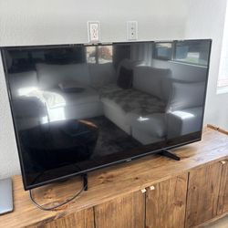 TV - Chromecast 52 inches