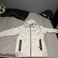 Nike Tech (Throw Offer)