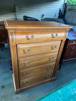 Chest of drawers