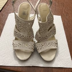 Woman High Heel Shoes 👠 7 1/2 Size