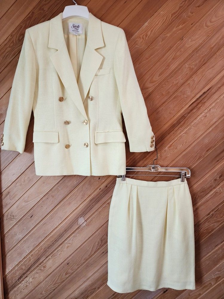 YELLOW BRASS-BUTTON SUIT