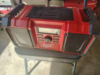 Milwaukee job site radio