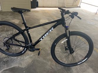 Trek police service. 20 speed large size lightweight aluminum frame with hydraulic disc brakes