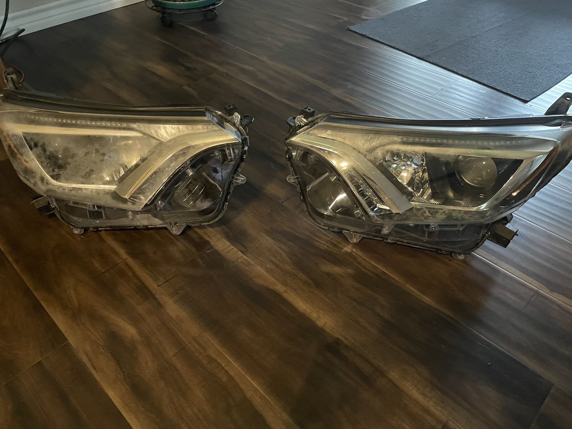 Headlight Assembly 2018 Toyota Rav4