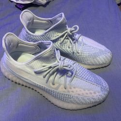 Yeezy Boost 350 V2 cloud white
