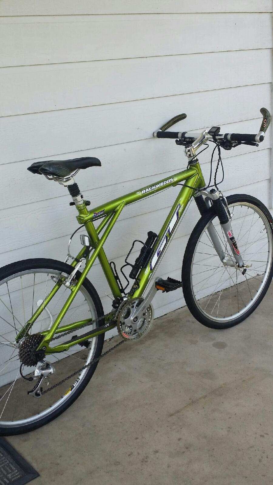 GT BACKWOODS MOUNTAIN BIKE