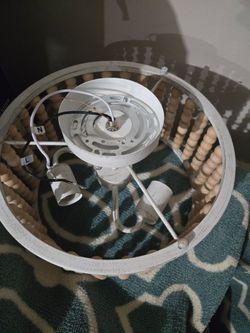 Ceiling light fixture