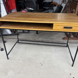 Mid entry Modern desk And chair