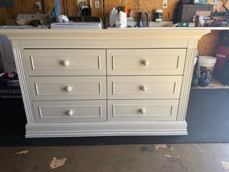White 6-Drawer Dresser