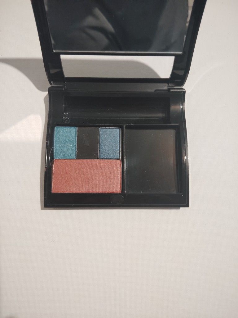 Prefilled Mary Kay Magnetic Compact-Blues