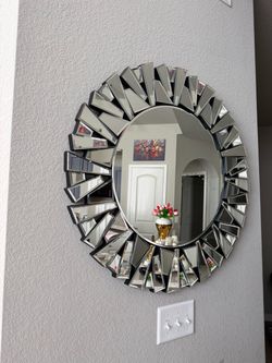 Decorative Mirror Round Silver: 31.5in Wall Vanity-Mirror Beveled