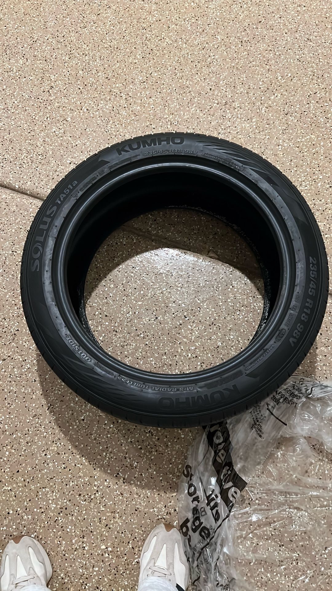 Kuhmo 235/45R18 98V