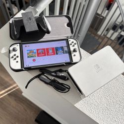 Nintendo Switch Oled Like New With Accessories