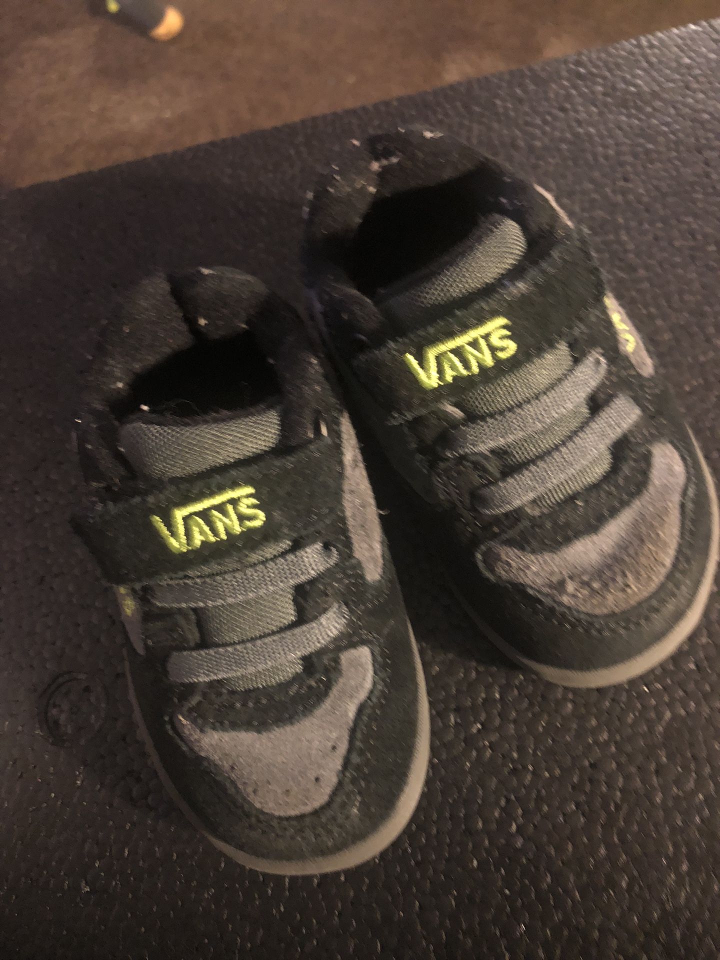 VANS Baby Boys Laceless Sneakers. Size 4C