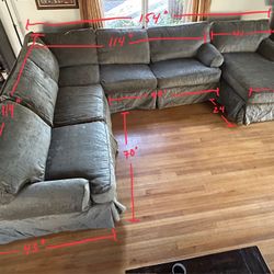 HUGE 9.5 ‘ Long Sectional Couch  With Pull Out Bed