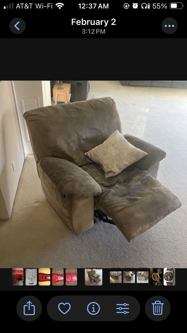 Soft Plush Green Over Sized Recliner Nonsmoking/no-pets/kids