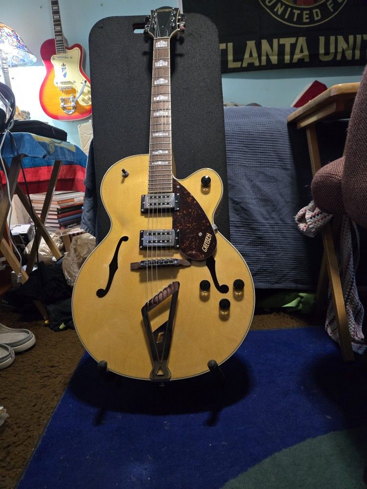 Beautiful Guitar Gretsch G240