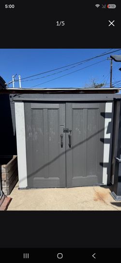 Lifetime  Plastic Vinyl Resin Lockable Outdoor Storage Shed