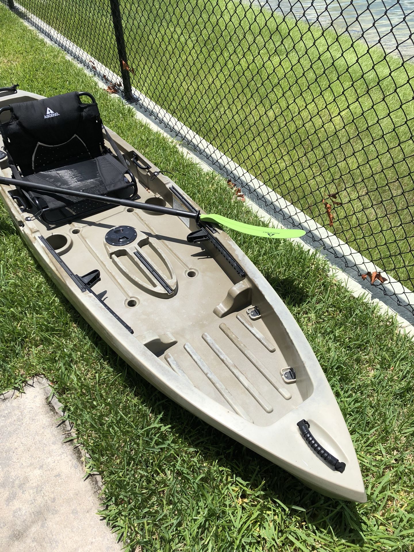 Ascend FS10T sit-on-top fishing kayak w/ paddle
