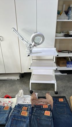 Spa Table W/ Magnifying Light