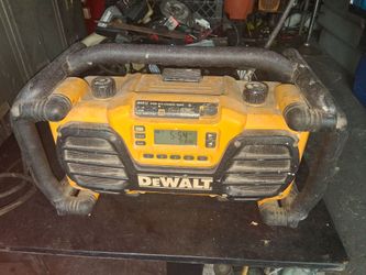 DeWalt DC012 Worksite Radio and Battery Charger