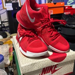 NIKE KYRIE 3 