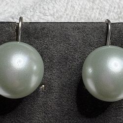 16mm VINTAGE SEA FOAM GREEN FAUX PEARL CLIP ON EARRINGS- As Is