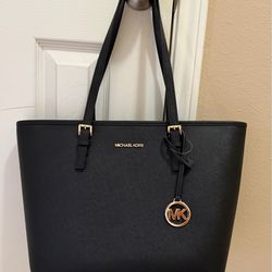 Black Michale kors bag (with tag)
