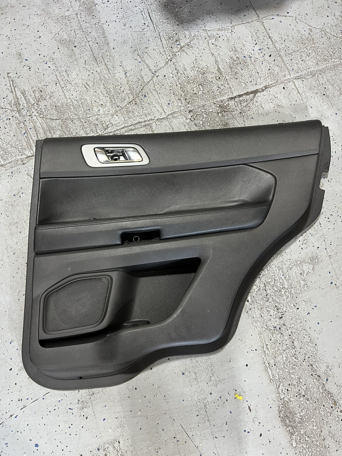 2011-2015 FORD EXPLORER XLT REAR RIGHT PASSENGER SIDE DOOR PANEL TRIM COVER OEM