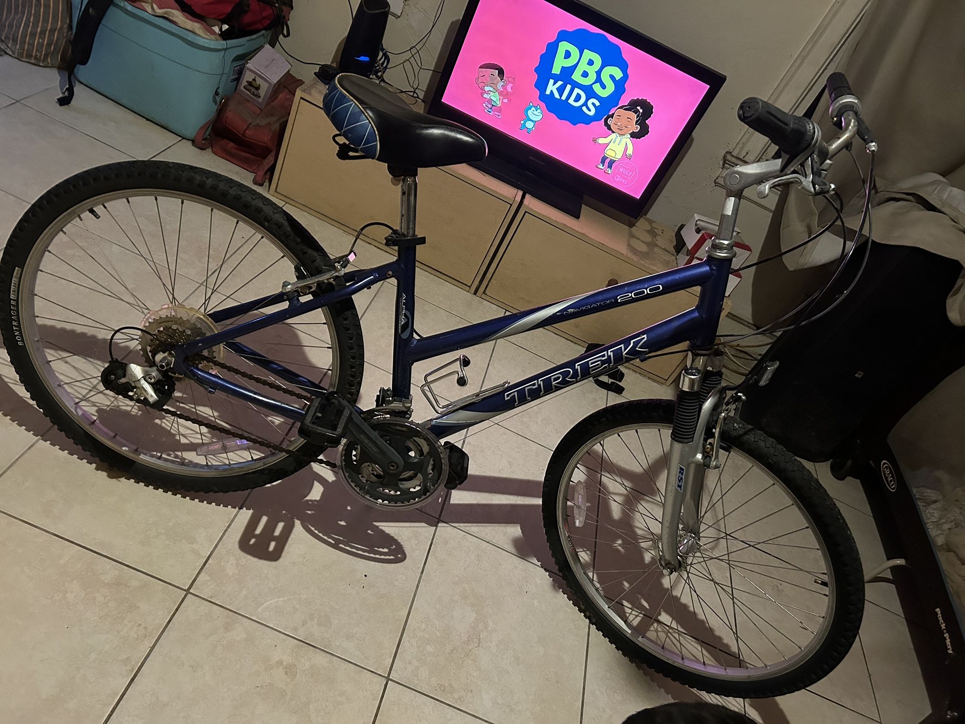 26 Inch Trek Navigator, 200 Alpha Custom Aluminum Frame Mountain Bike With Suspension