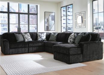 Ashley furniture 6 PIECE !! midnight madness cozy large sectional couch