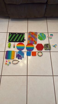 🔥🔥POPULAR TOYS + FIDGETS🔥🔥 BUNDLE