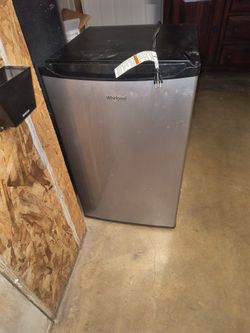 Whirlpool Mini  Refrigerator 4.3 Cu. 