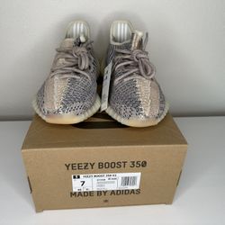 YEEZY 350 V2 ASH PEARL DS NEW SIZE 7