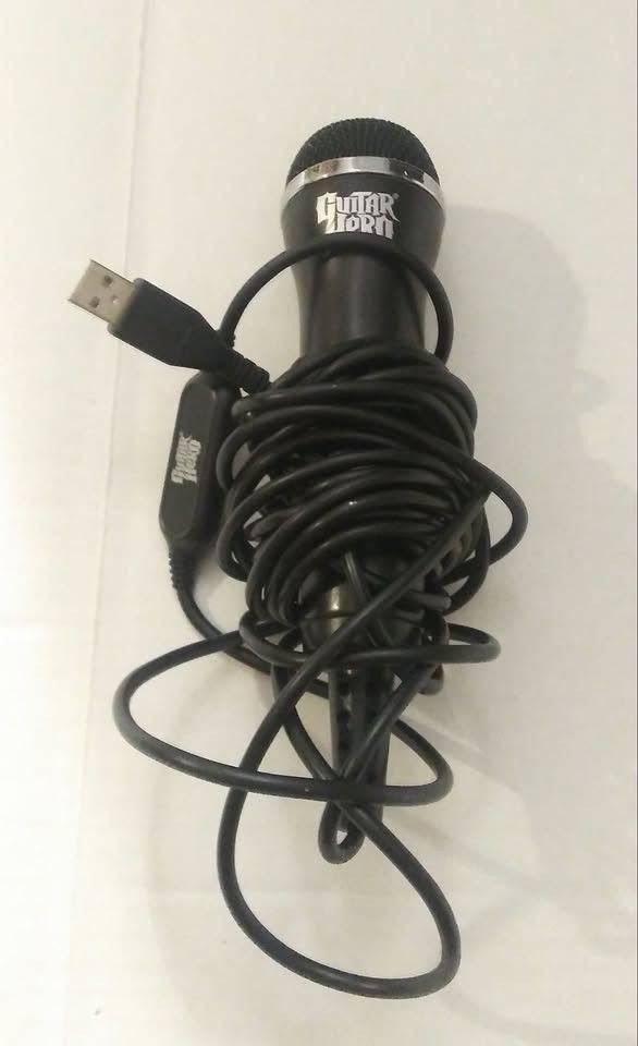 Guitar Hero Microphone works with Wii, Xbox 360, PS2, PS3
