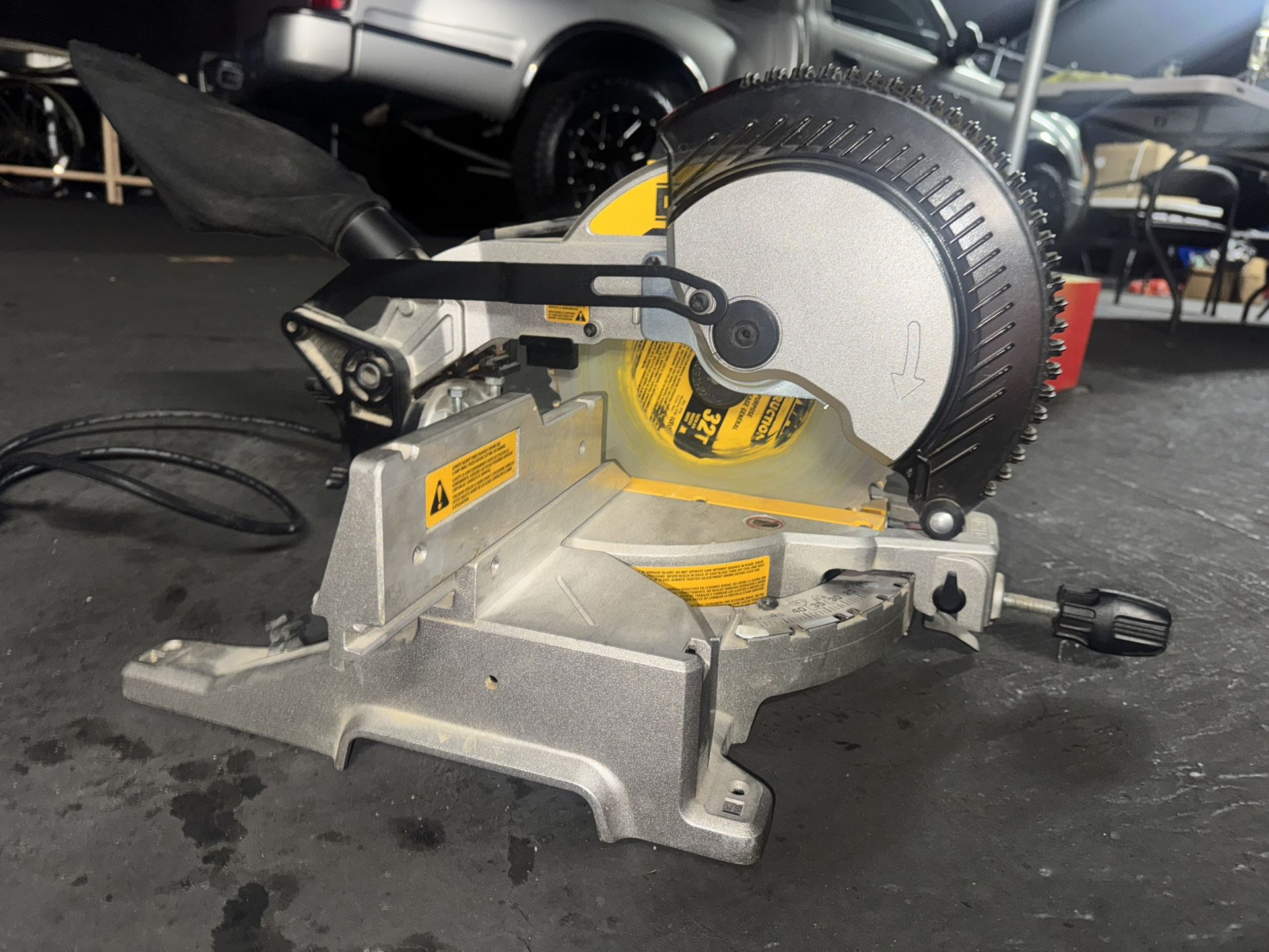 Dewalt 10” Compound Miter Saw 