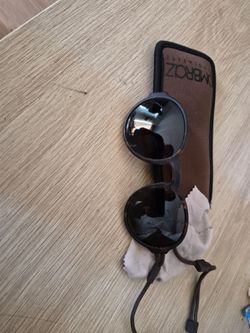 Ombrazi Round Sunglasses with Case
