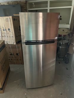 Whirlpool Stainless Steel Top-Freezer Refrigerator