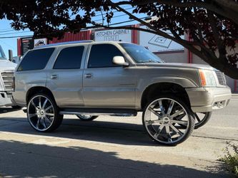 2005 Cadillac Escalade 2WD on 30” Rims