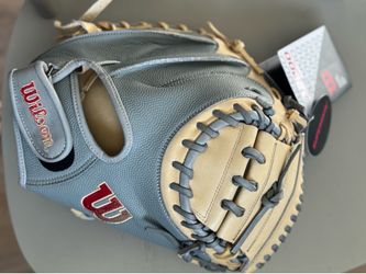 New A2000 Catchers Mitt/Glove