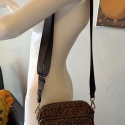 Authentic Lululemon Everywhere Crossbody Bag 2L Leopard Print Gold