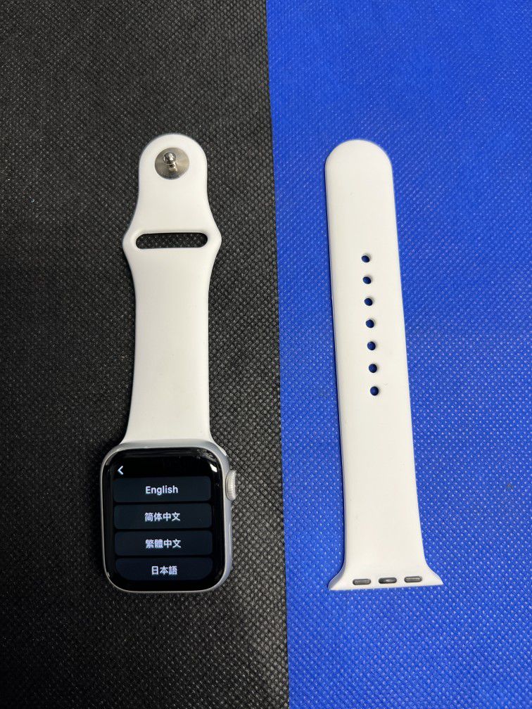 Apple Watch Series 5 40 MM GPS Unlocked