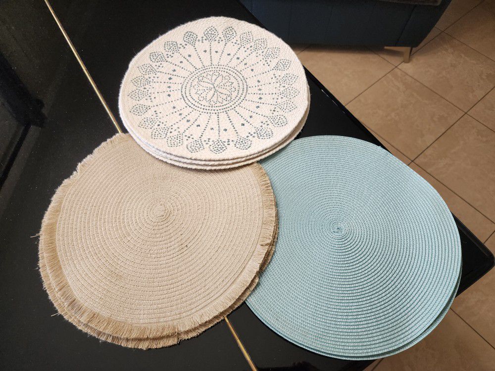 ROUND PLACEMATS