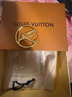 gold earrings