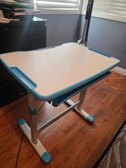Kids desk